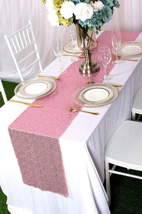 bieżnik różowy cekinowy.jpg